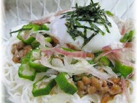 納豆とオクラと温玉のっけそうめん